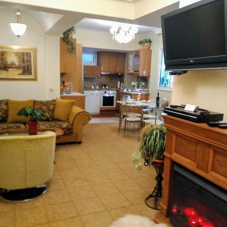 Wonderful Playroom Apartment Athena Bagian luar foto