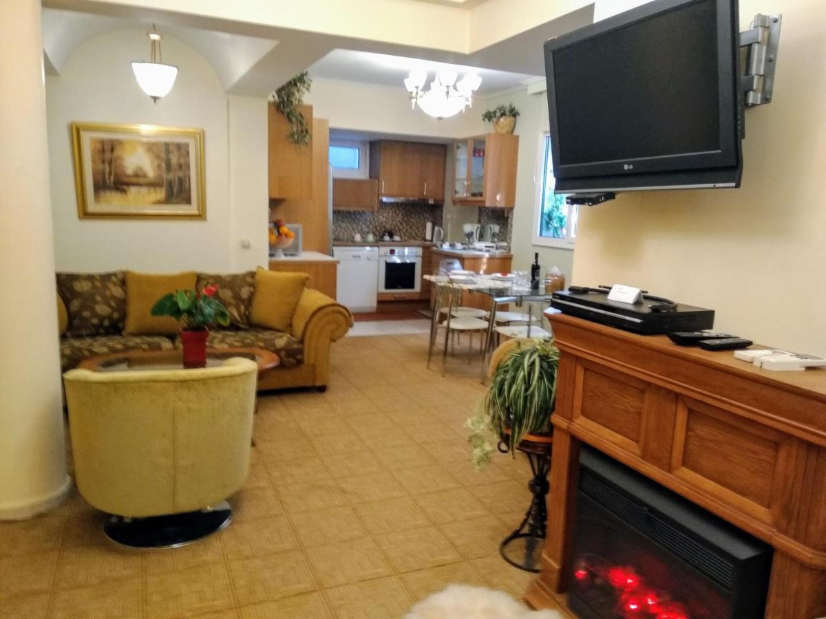 Wonderful Playroom Apartment Athena Bagian luar foto
